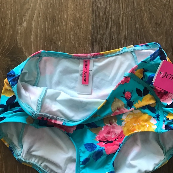 Betsy Johnson Middi rise bikini - Picture 2 of 3